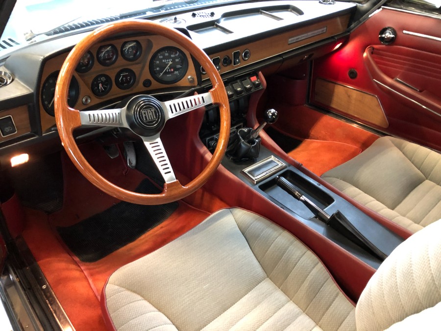 Biete Fiat DINO 2400 Coupe guter Zustand Baujahr BJ 07/1970