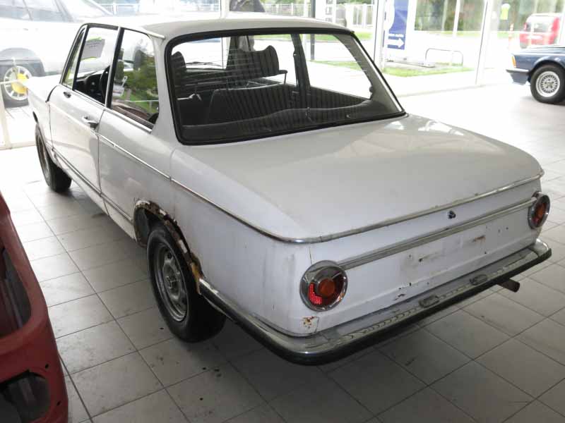 BMW 2002 (BJ 1973) RESTAURATIONSOBJEKT Limousine Baujahr BJ -