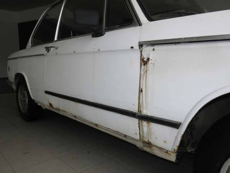 BMW 2002 (BJ 1973) RESTAURATIONSOBJEKT Limousine Baujahr BJ -