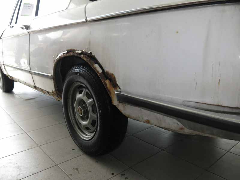 BMW 2002 (BJ 1973) RESTAURATIONSOBJEKT Limousine Baujahr BJ -