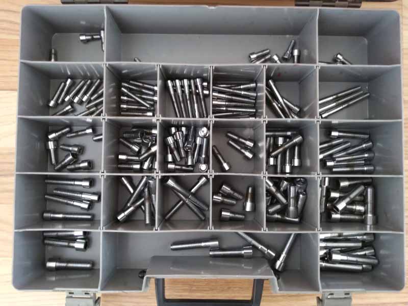 475 Stück verchromte Inbusschrauben Neu Harley Davidson Baujahr BJ -