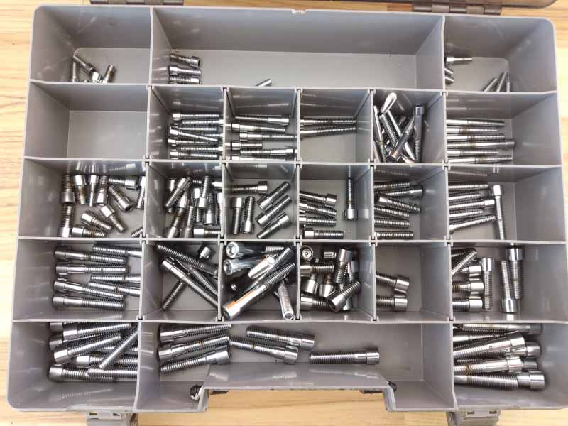 475 Stück verchromte Inbusschrauben Neu Harley Davidson Baujahr BJ -